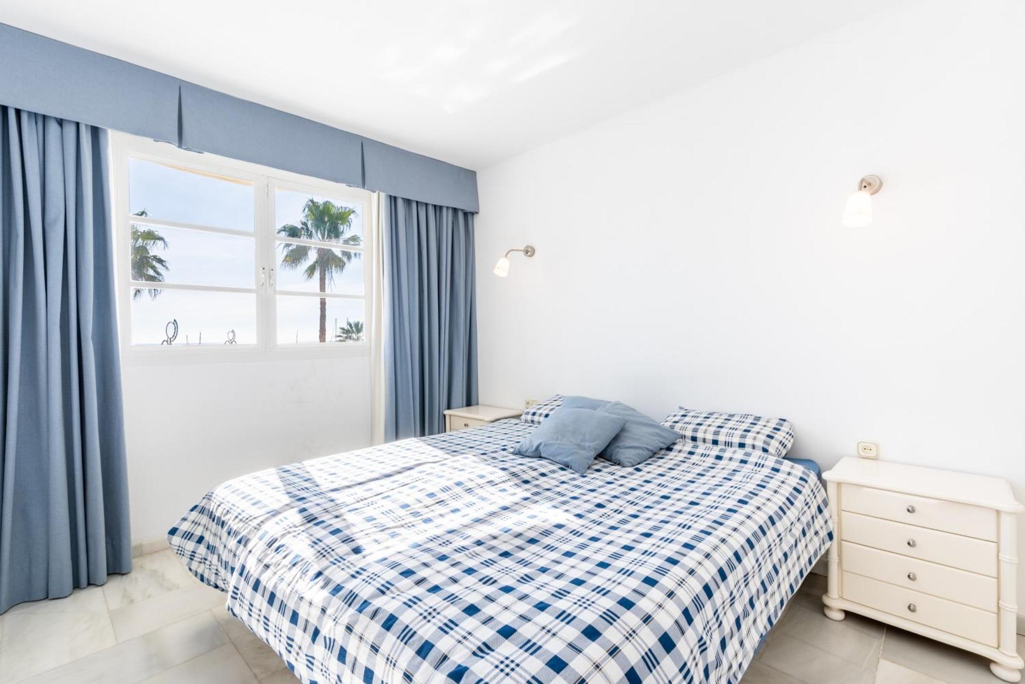 Puerto Deportivo - 2 Bedroom In Puerto Marina Apartment
